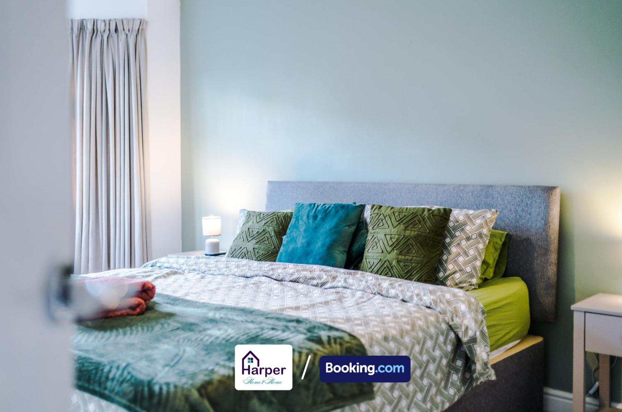 4 Bedroom By Harperletting Short Lets & Serviced Accommodation Chester With Detached Games Room Drive Long Or Short Stays Christleton Exterior foto